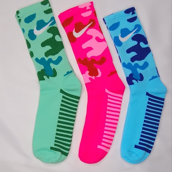 NIKE---Nice set of 3 pair of Nike socks - Picture 2 of 5
